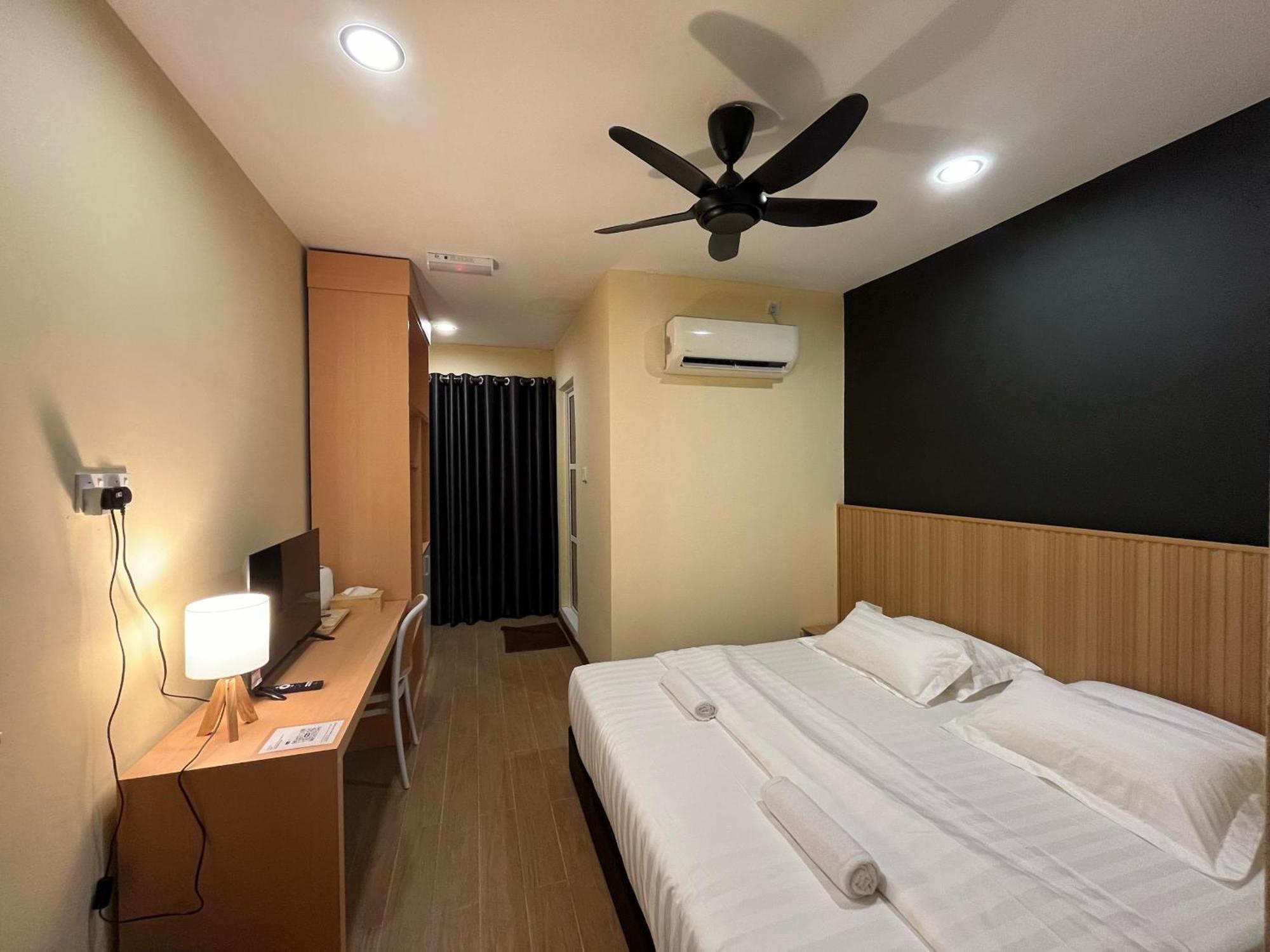 Halo Hotel Семпорна Экстерьер фото