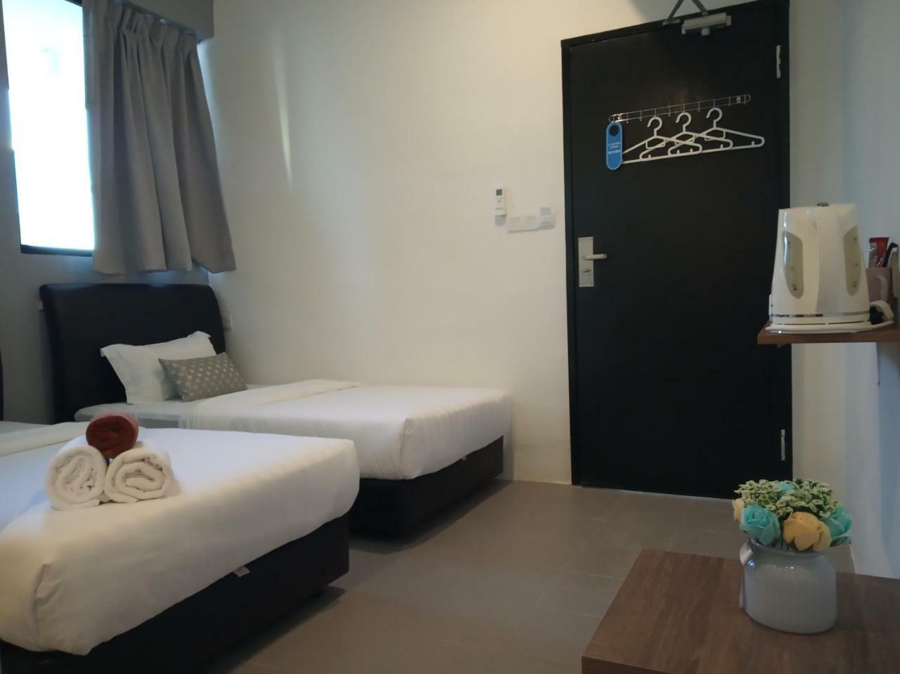 Halo Hotel Семпорна Экстерьер фото